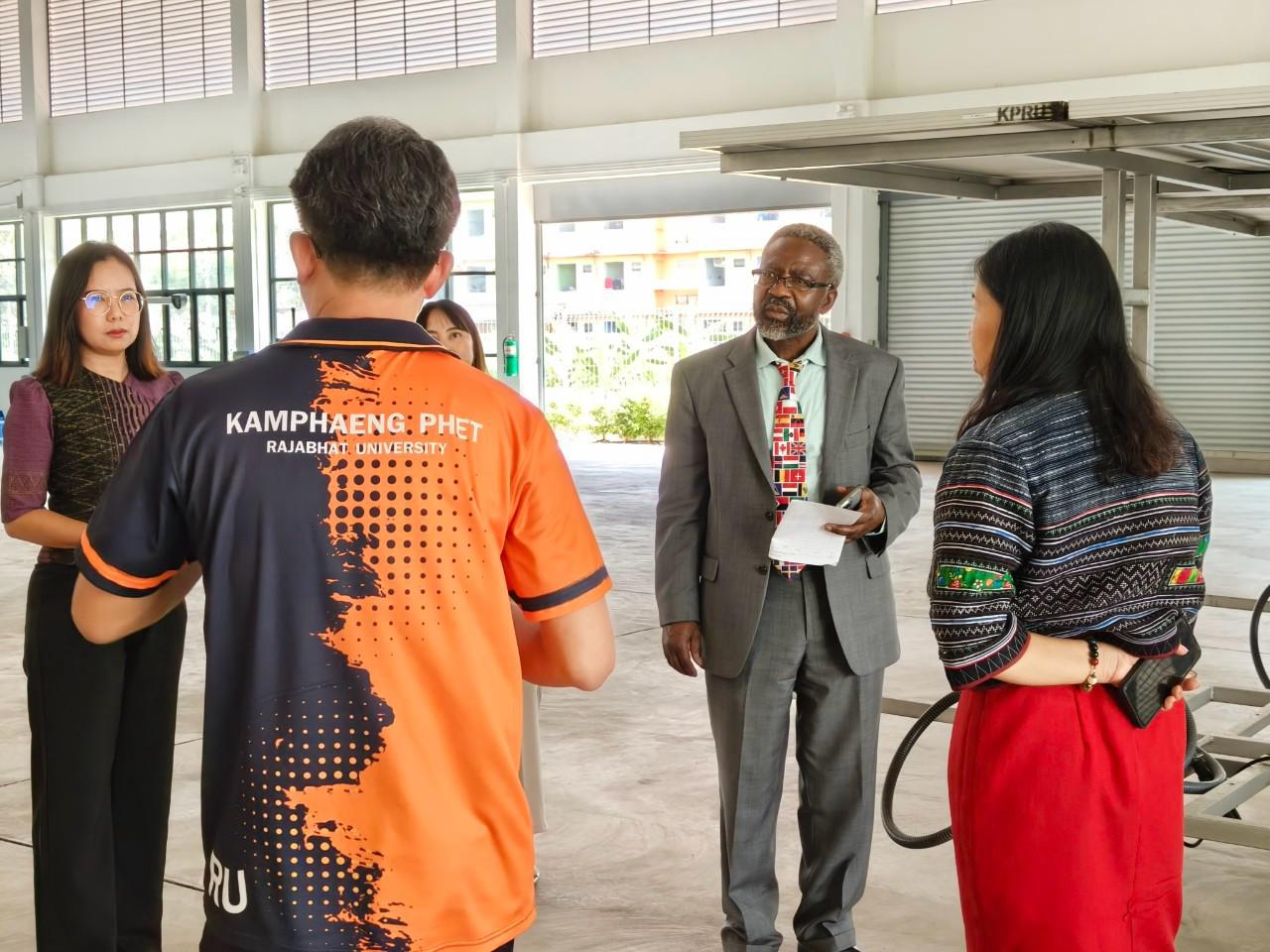 4. ต้อนรับผู้เชี่ยวชาญจากสหรัฐอเมริกา แลกเปลี่ยนความรู้ด้านการเรียนรู้ตลอดชีวิต วันศุกร์ที่ 14 มีนาคม พ.ศ. 2568 ณ ศูนย์การเรียนรู้ตลอดชีวิตและพัฒนามาตรฐานวิชาชีพ (LPC) มหาวิทยาลัยราชภัฏกำแพงเพชร